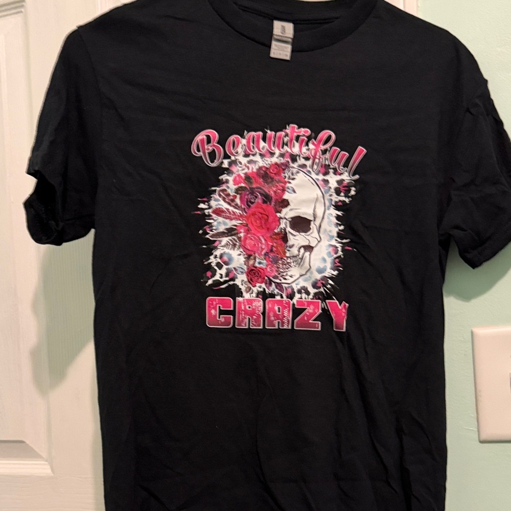 🌹Gildan Black 'Beautiful Crazy' Graphic Tee . New Without Tags.